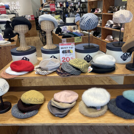 スヌーピーたちと帽子🐶🧢｜帽子屋アウトレット｜ショップトピックス