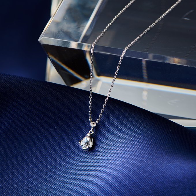 ヴイエー ヴァンドーム青山 ホワイトトパーズネックレス【eGift