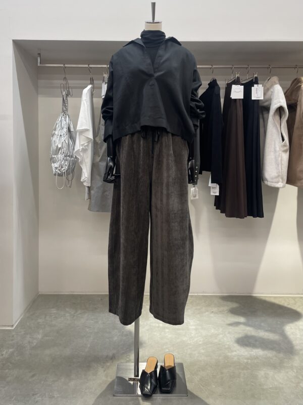 ヘリンボーン柄カーブパンツ