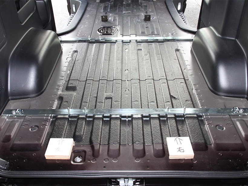 ハイエース200系 専門店 ユーアイビークルのハイエース スライドフロア