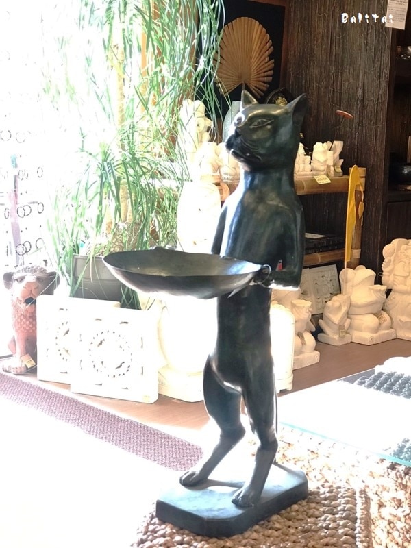 ブロンズ猫／皿を持つブロンズ猫のオブジェ【H60cm】 | すべての商品