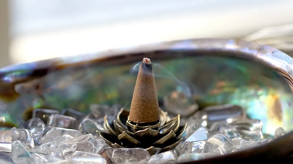 LUCAS ロータスフラワー お香立て 【コーンタイプ用】｜ホワイトセージ