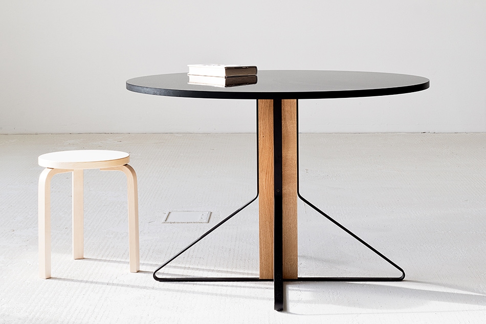 KARRI TABLE REB 003（カアリラウンドテーブル）/ Artek