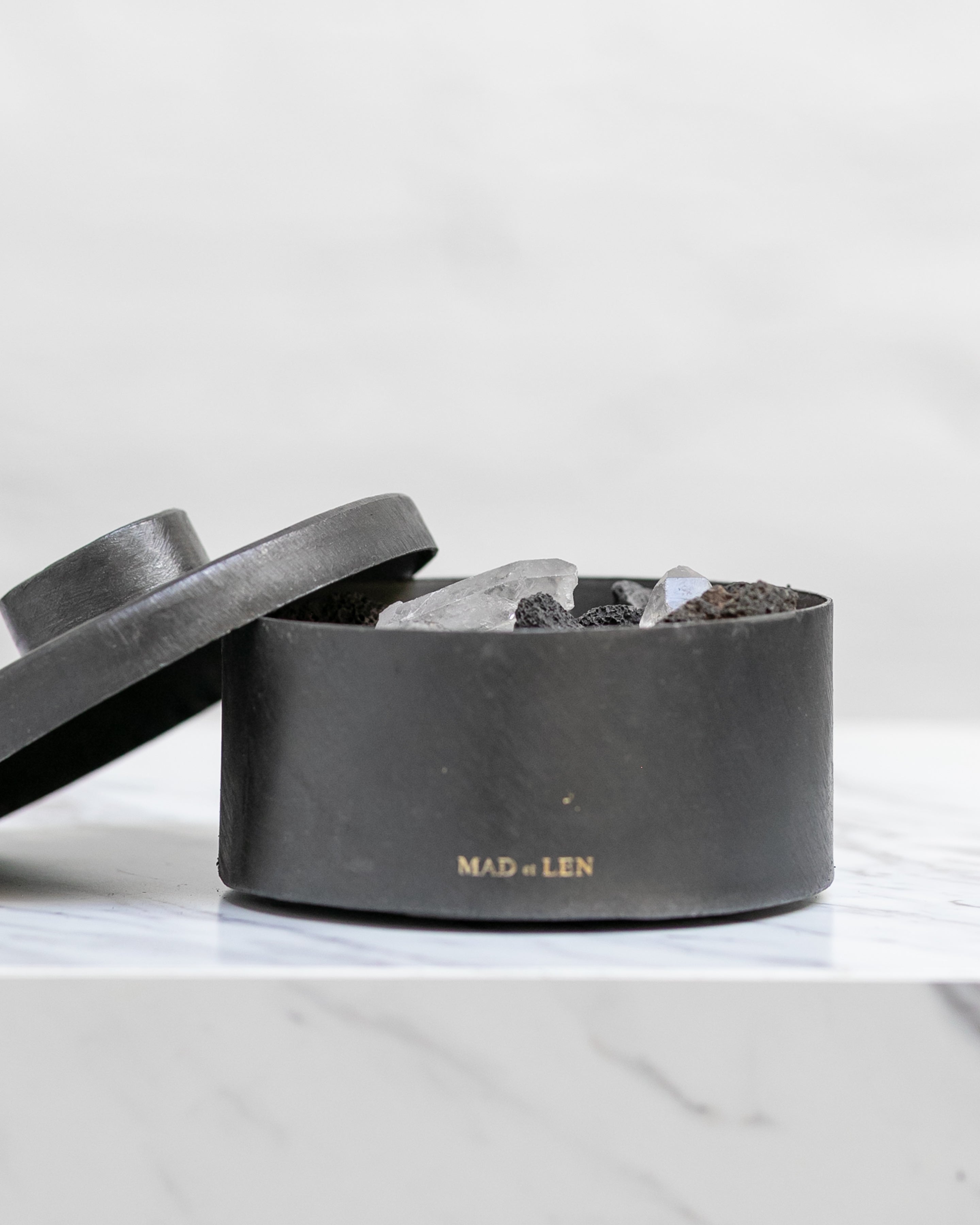 Mad et Len Lava Crystal Flat Petite, Unscented – Glasswing