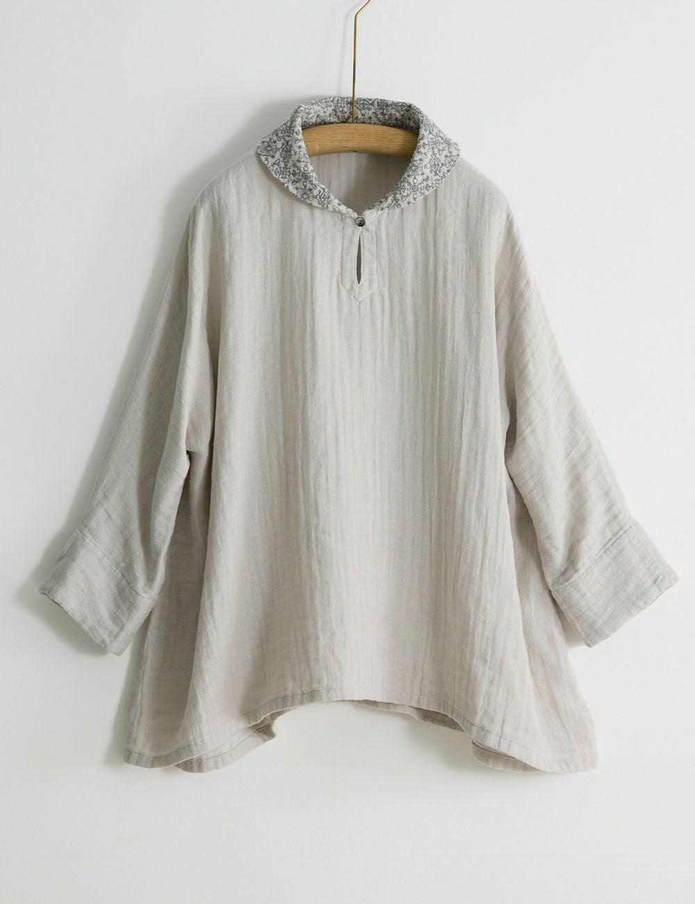 海のこぎん柄刺繍プルオーバー筆草（ふでくさ） | 石見銀山 群言堂