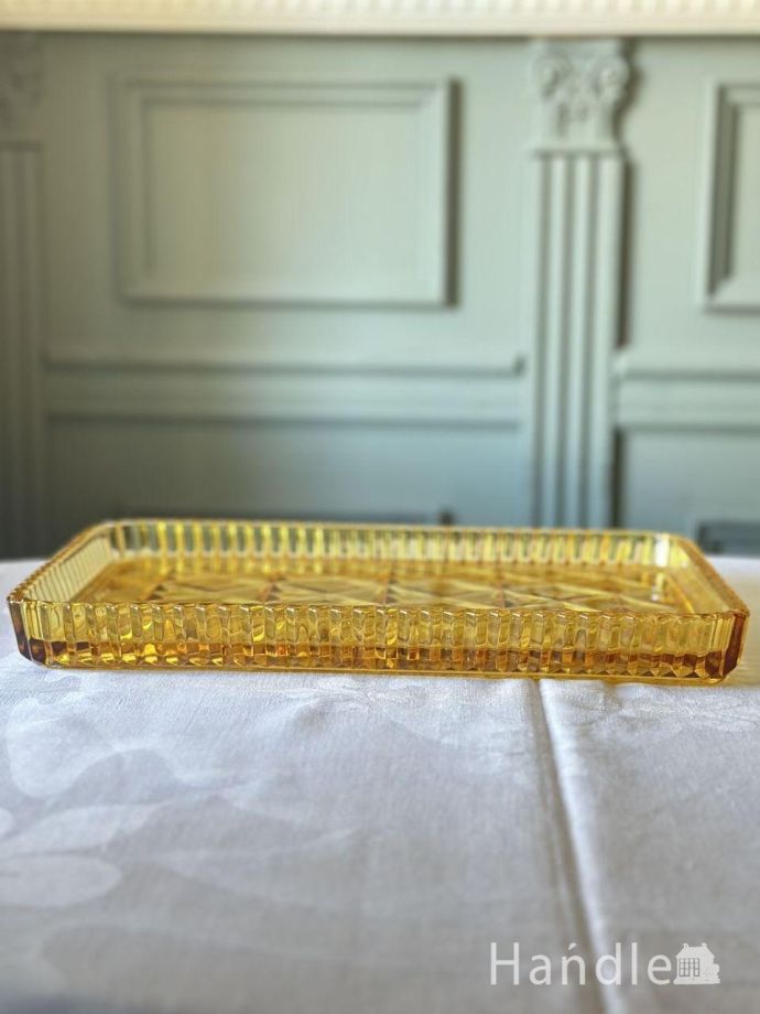 アンティークガラスの美しいプレート、イギリスから届いたアンバー色の