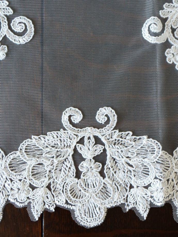 フレンチアンティーク調のドイリー、手刺繍風の華やかなレース40x70cm