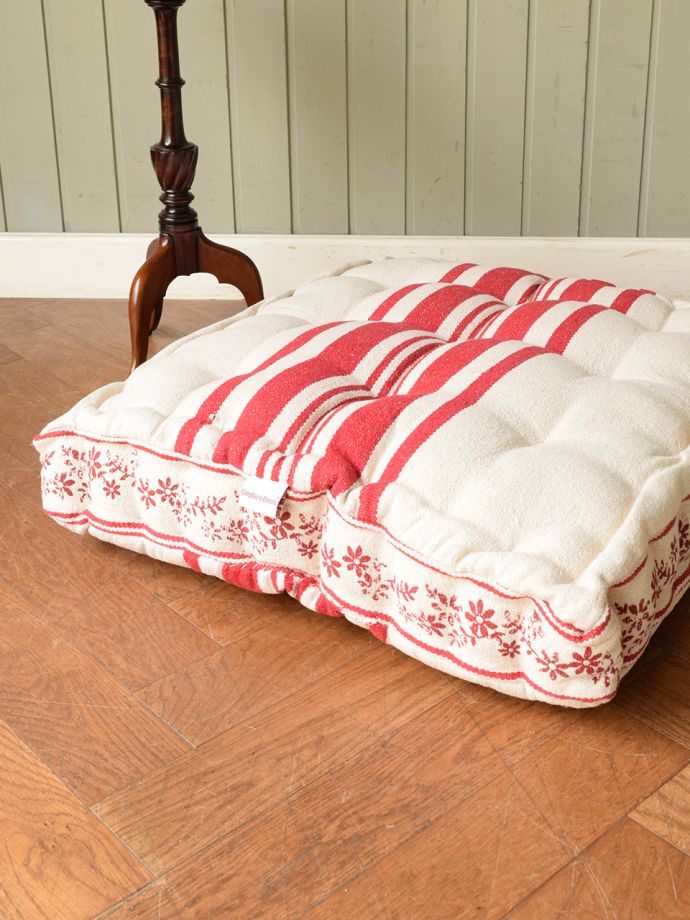 フランスらしいおしゃれなクッション、コントワール・ド・ファミーユの