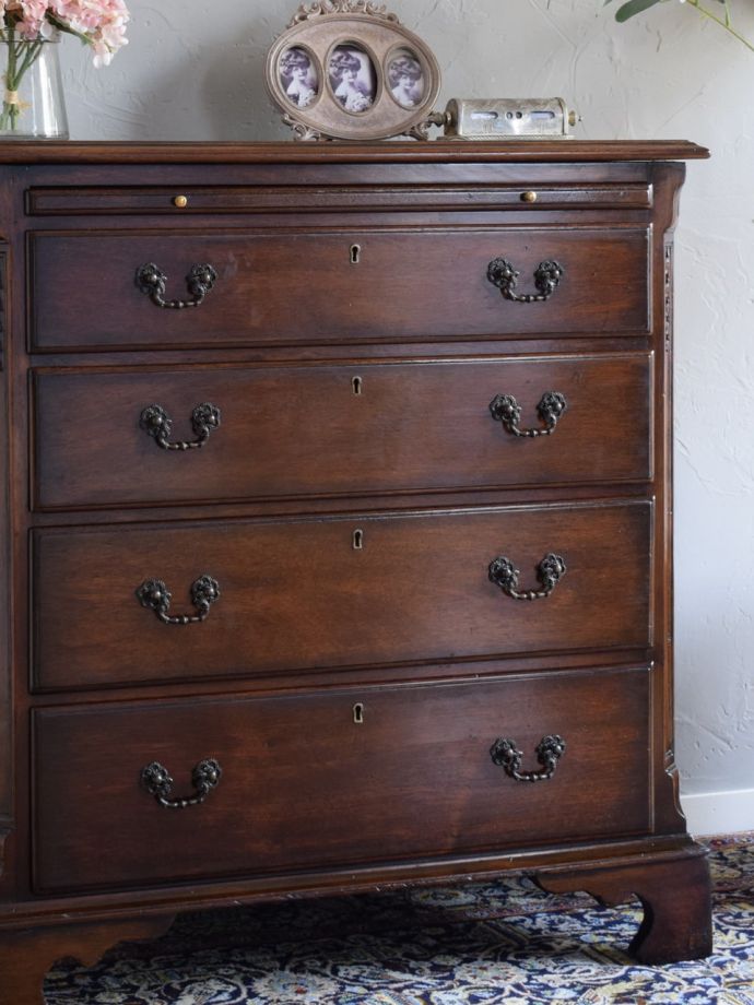 イギリスから届いたおしゃれな洋服収納家具、スライディングトレーが