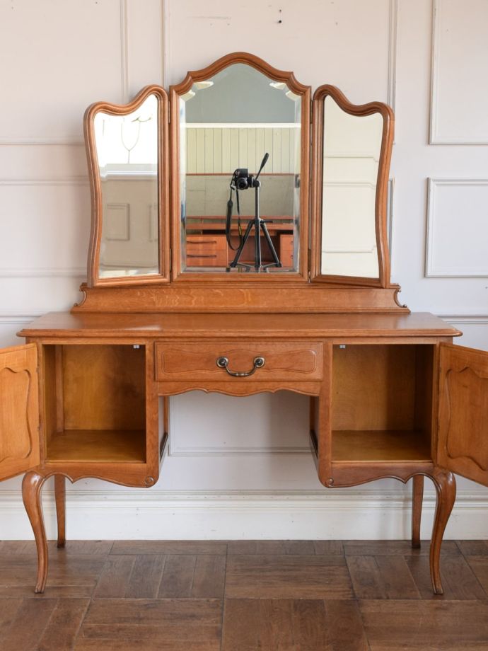 フランスから届いたアンティークの三面鏡、フレンチスタイルの