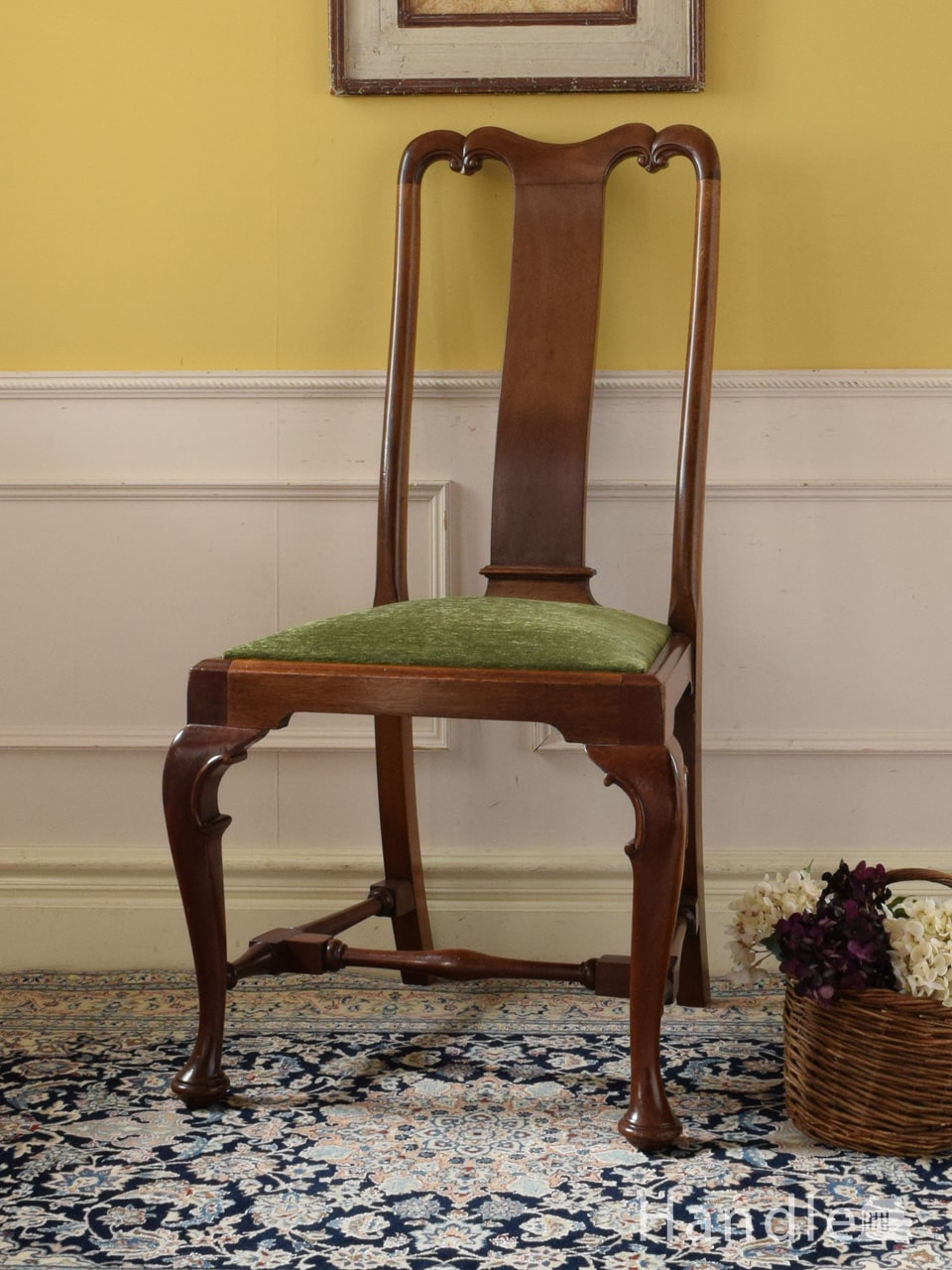 英国から届いたアンティークチェア、ワインレッドの布張りのクイーン