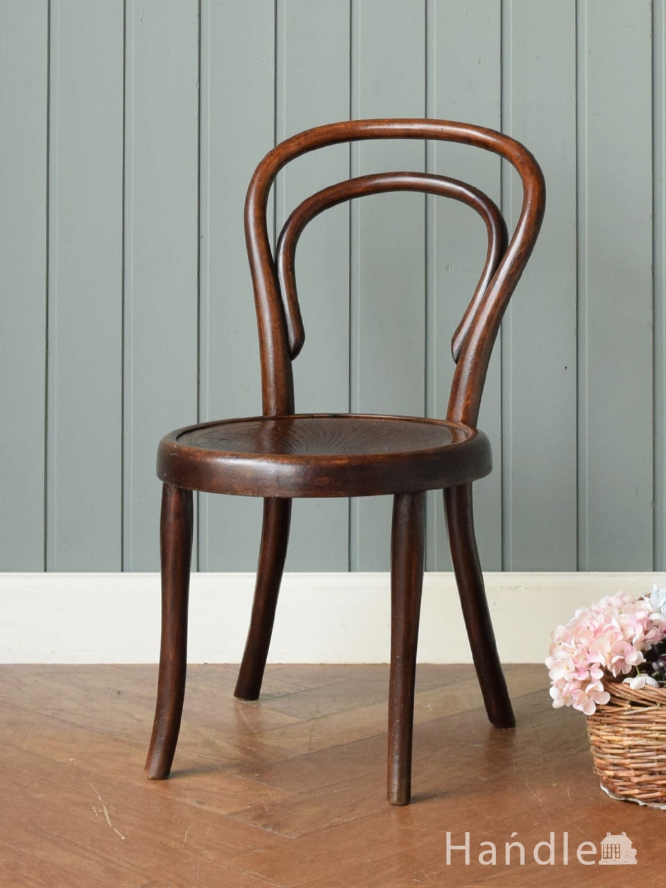 ホワイトカラーのペイントチェア、英国の伝統的なアンティークベント