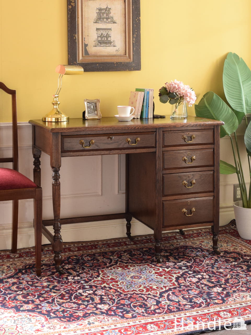 英国のアンティークデスク、美しい木目のウォールナット材の書斎机(z