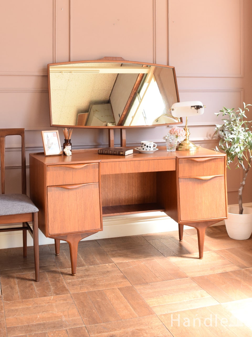 フランスから届いた白い三面鏡、アンティークのおしゃれなドレッサー