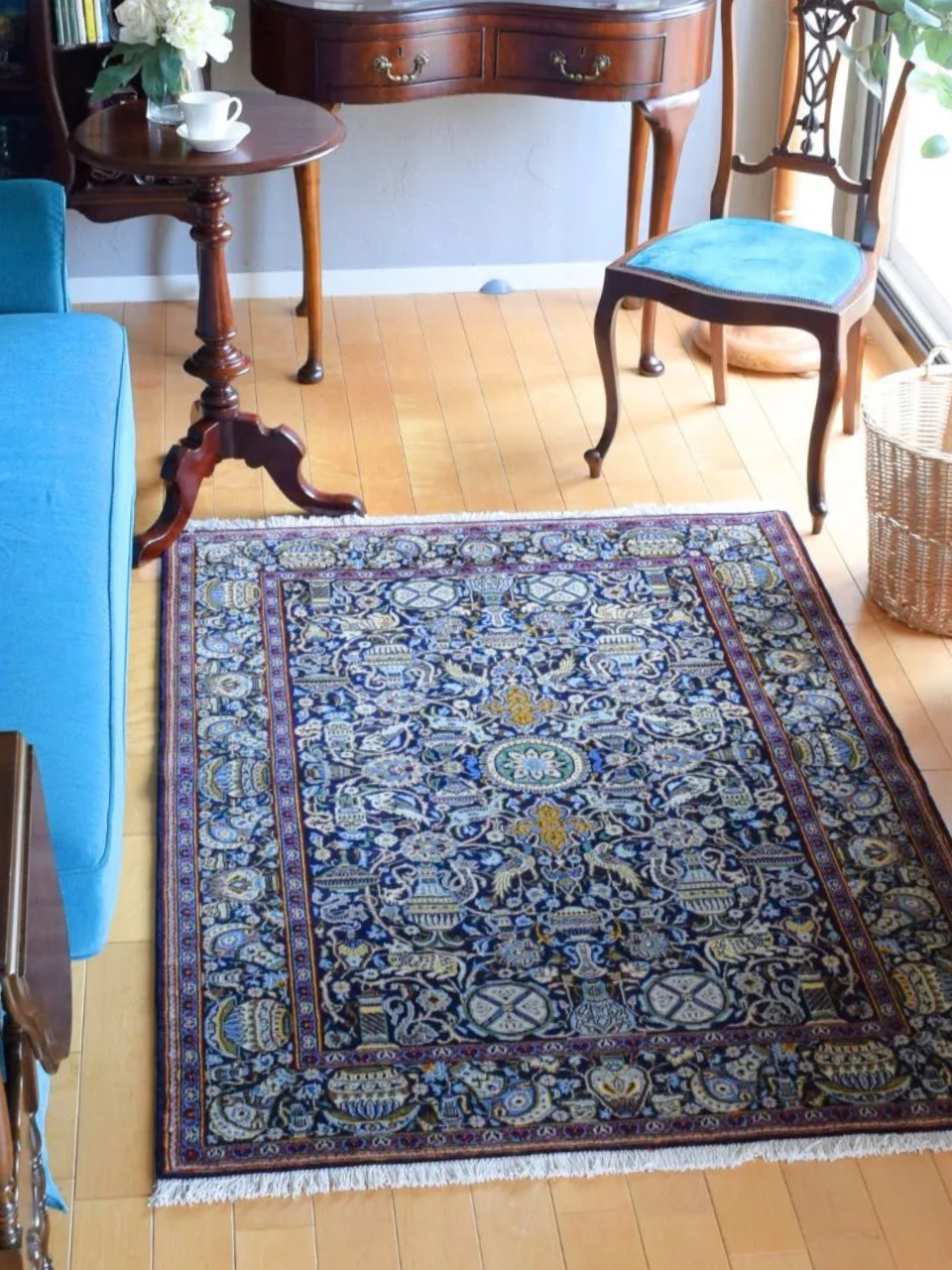 深い藍色がめずらしいKashan（カシャーン）、コルクウールの美しい