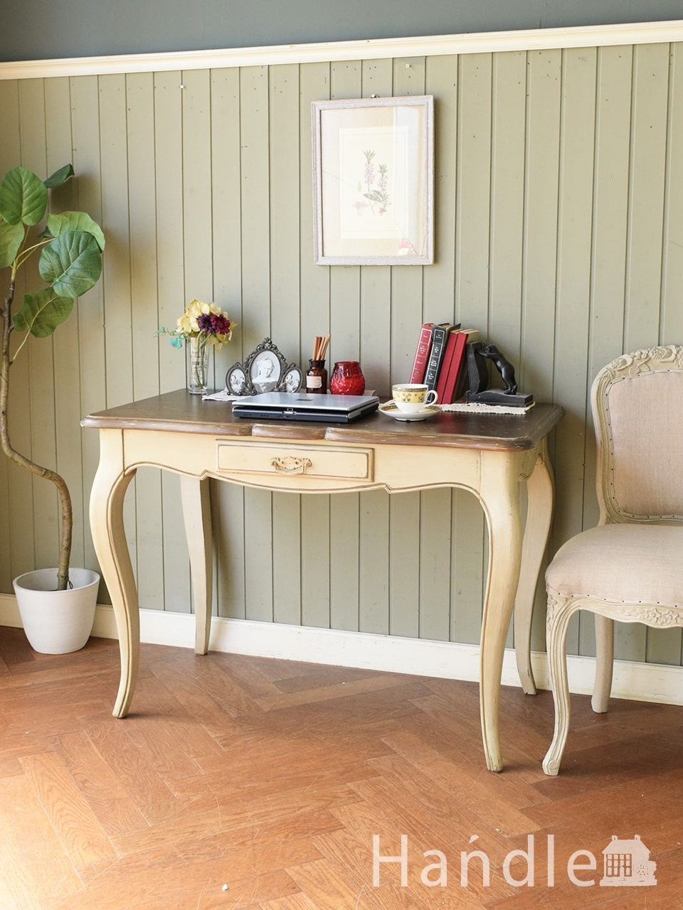 アンティーク風のおしゃれな書斎机、シャビーシックなフレンチペイント