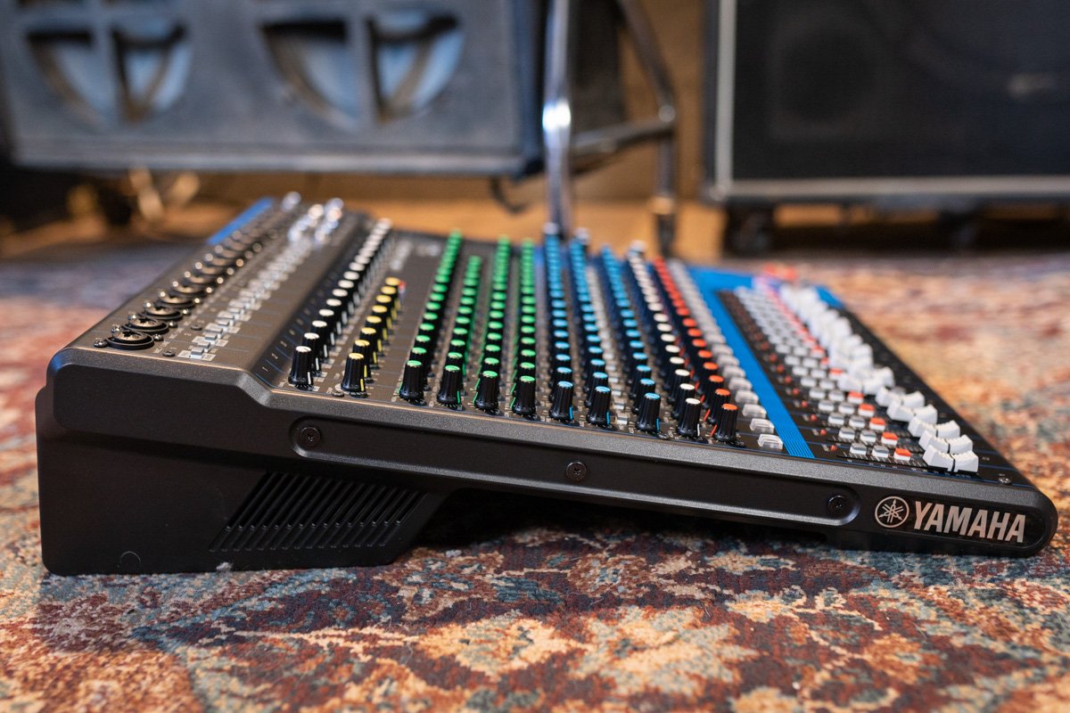 Yamaha MG20XU 20-Channel Analog Mixer with Effects & USB Interface