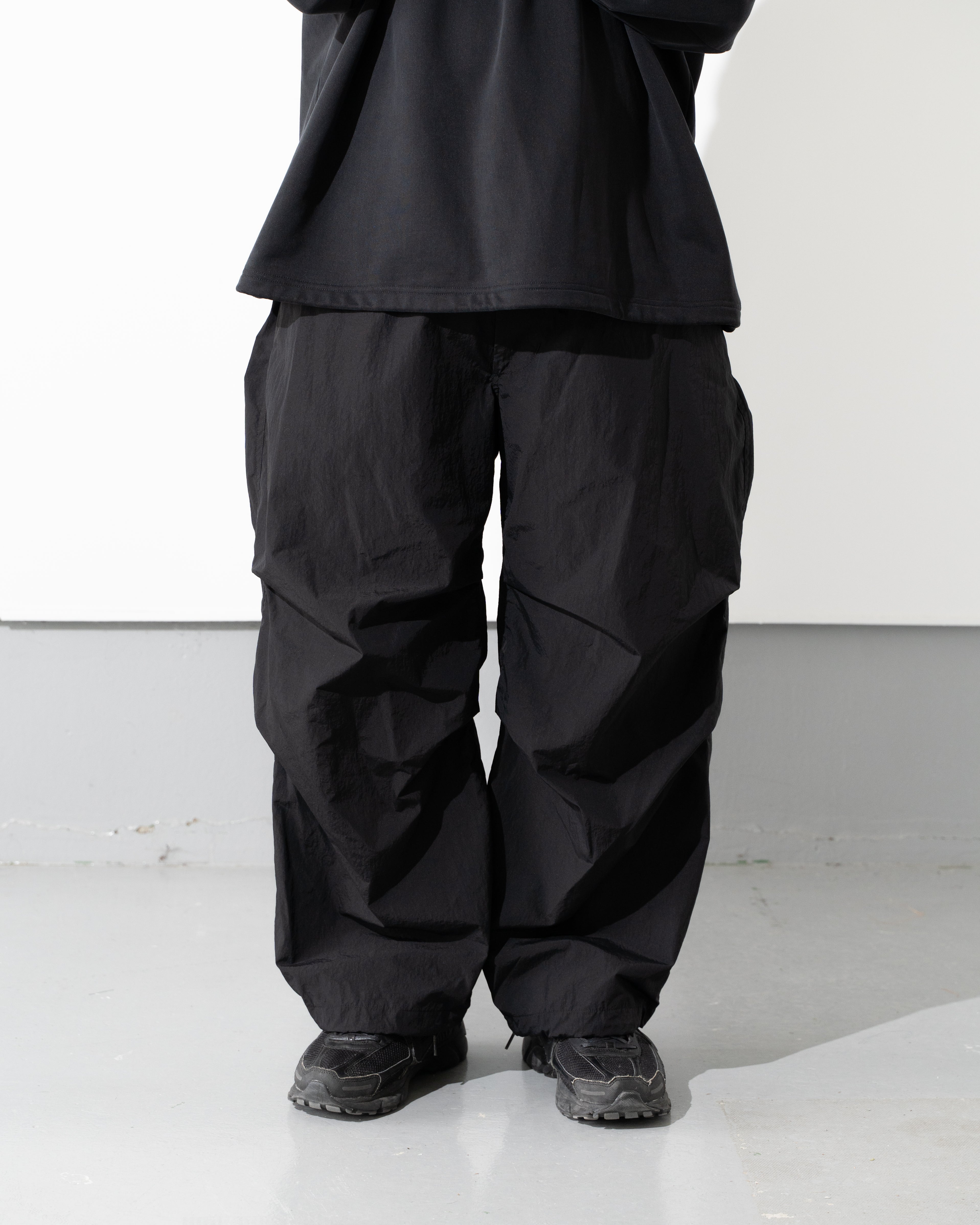 THE DAY(ザ デイ) WINDS-DAY COTTON NYLON KNEE TUCK PANTS BLACK