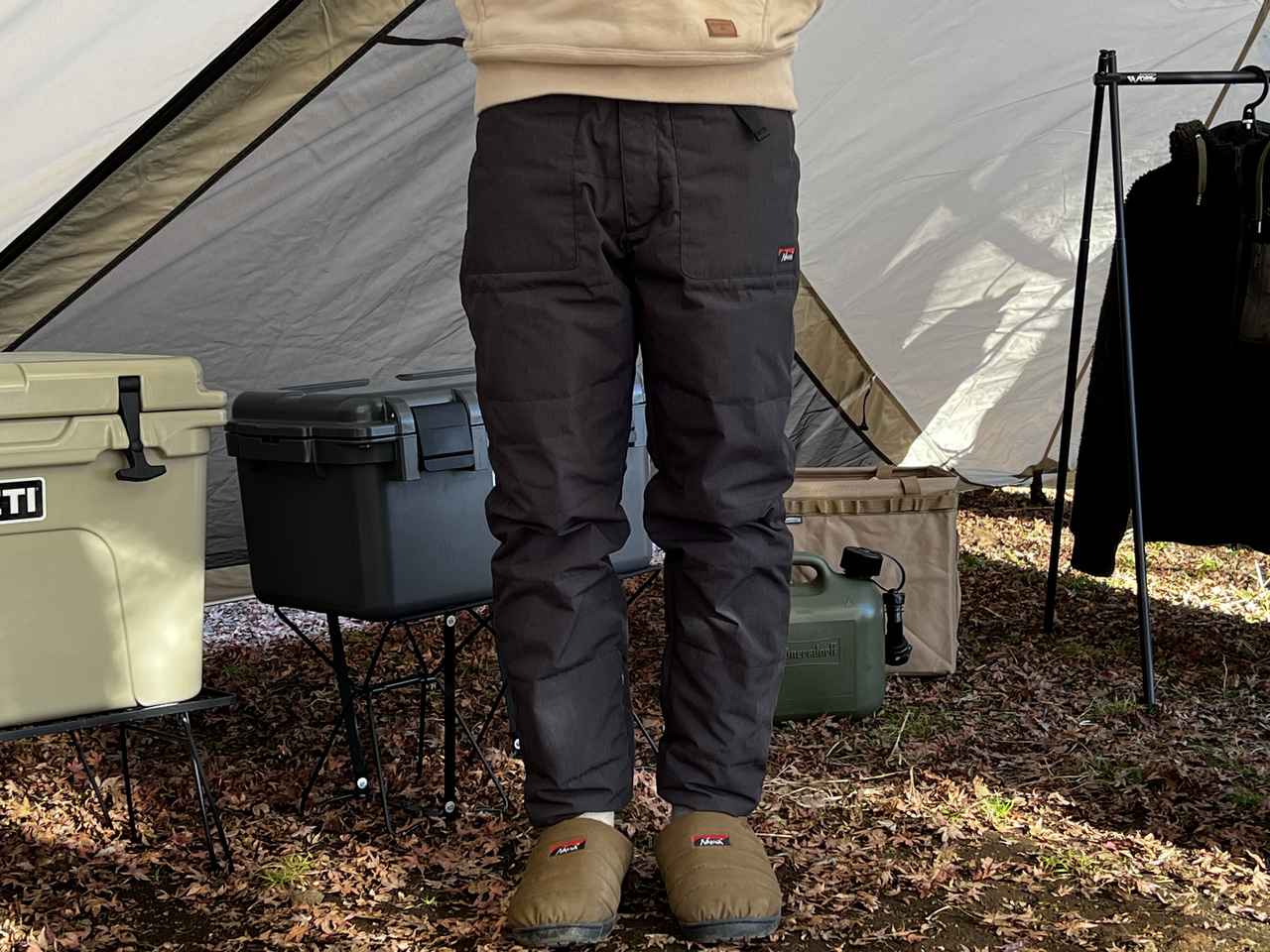 レビュー】ナンガの「タキビダウンパンツ」は焚き火に強くあったかい