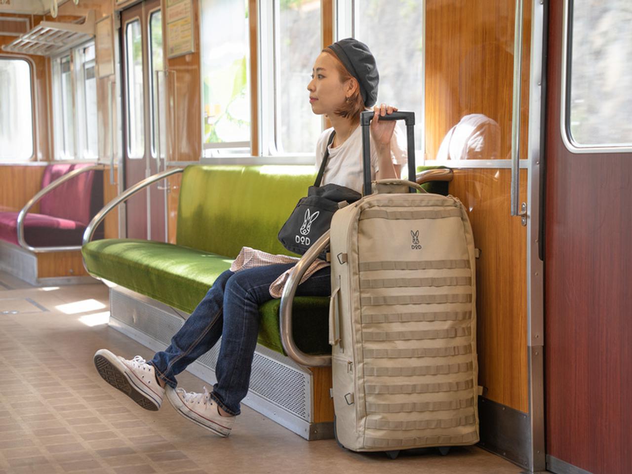 徒歩キャンパーのためのスーツケース。DODの「キャンパーノ