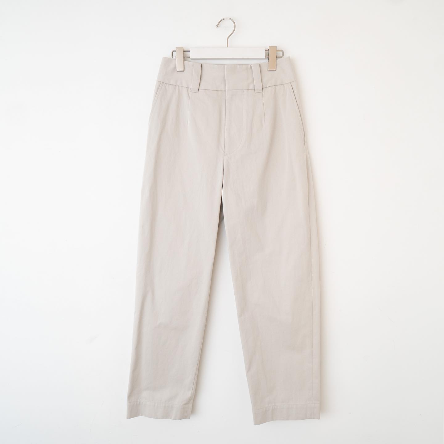 MARGARET HOWELL COTTON TWILL タフさのあるコットンツイル素材を使用