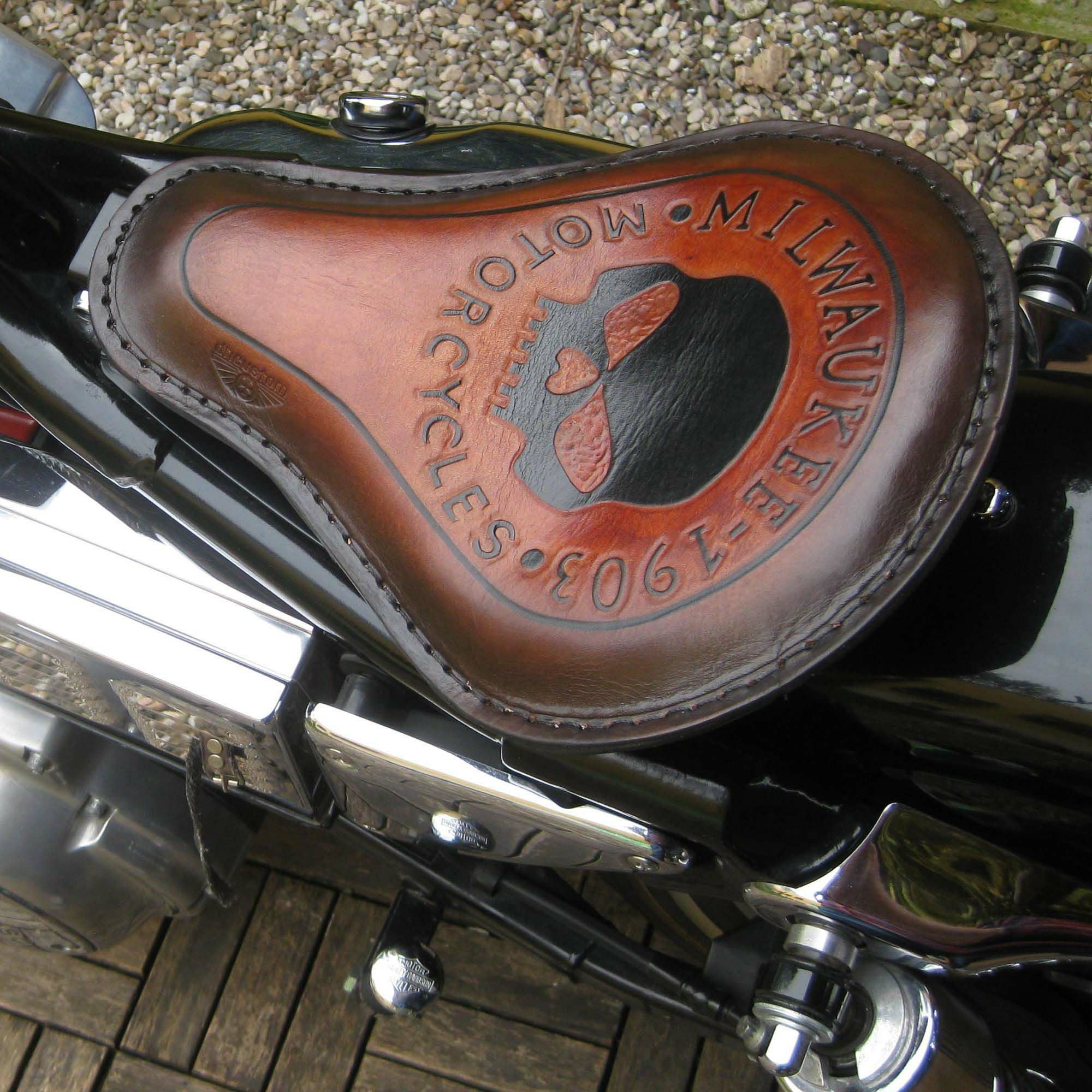 dhカスタム スポーツスターソロシート ブラック |ハーレーパーツ専門店