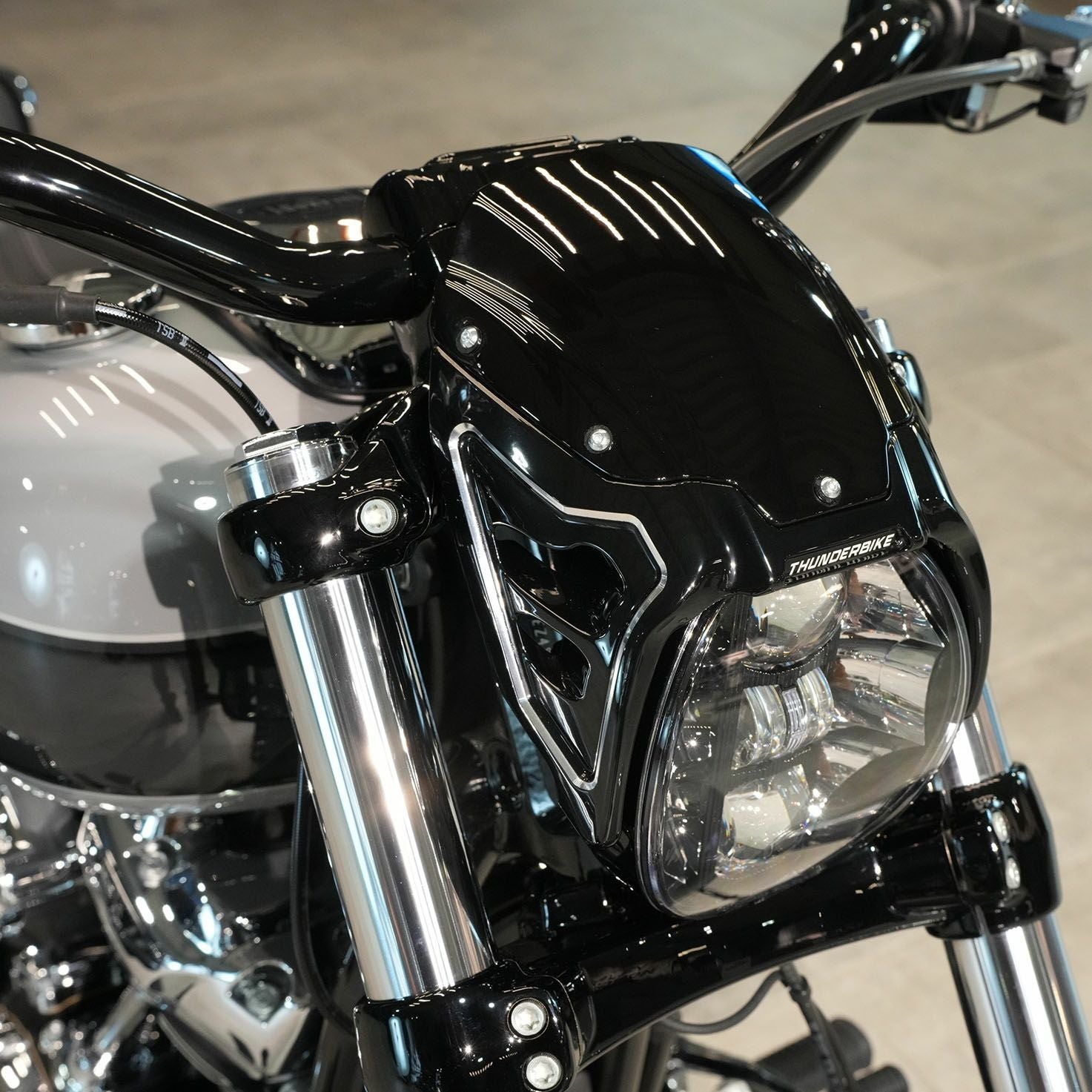 Thunderbike ヘッドライトキャップ ブラック |ハーレーパーツ専門店 HD