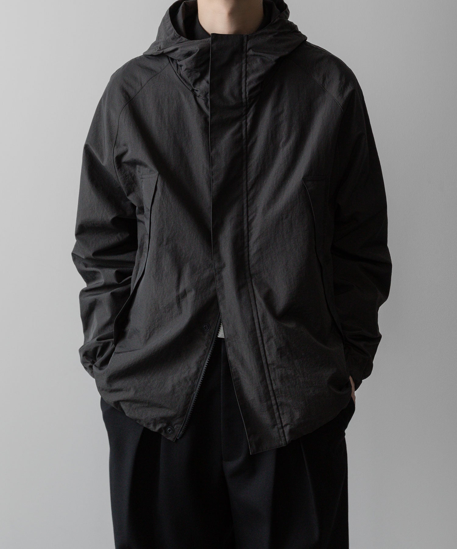 ssstein / シュタイン】NYLON TWILL HOODED ZIP UP JACKET - CHARCOAL