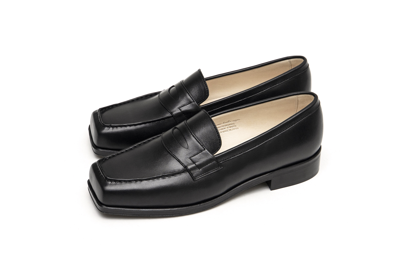 クラシックな型をスクウェアトウに FOOT THE COACHER新作2型発売