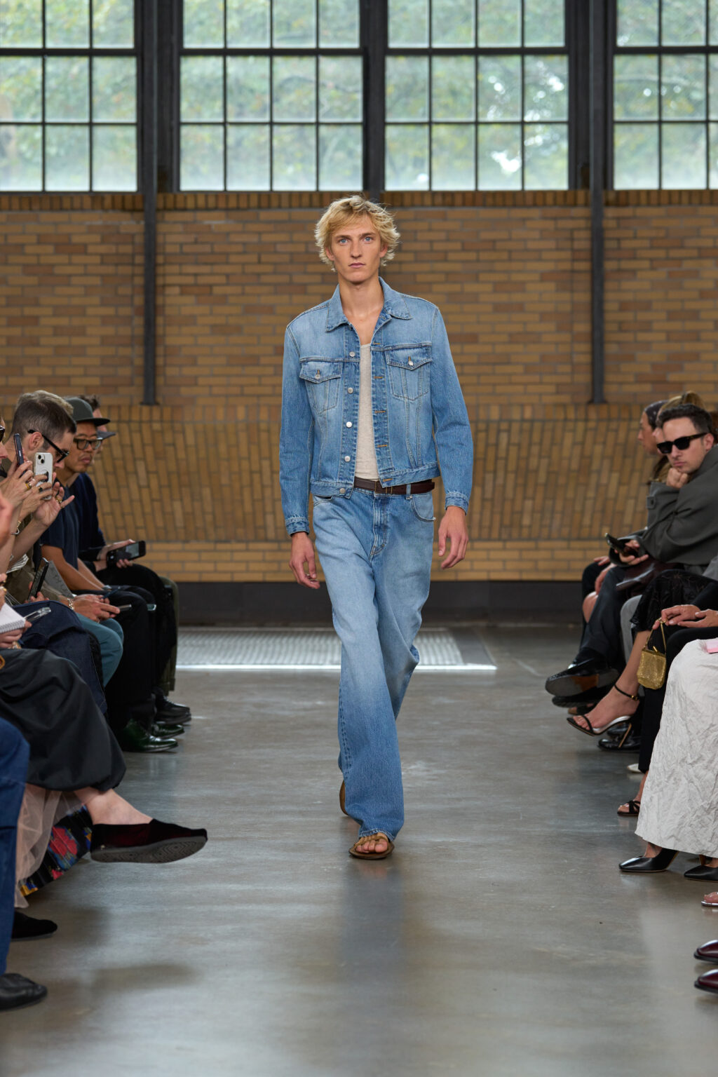 Calvin Kleinルミネエスト新宿店リニューアル GUCCIMAZEのグラフィック