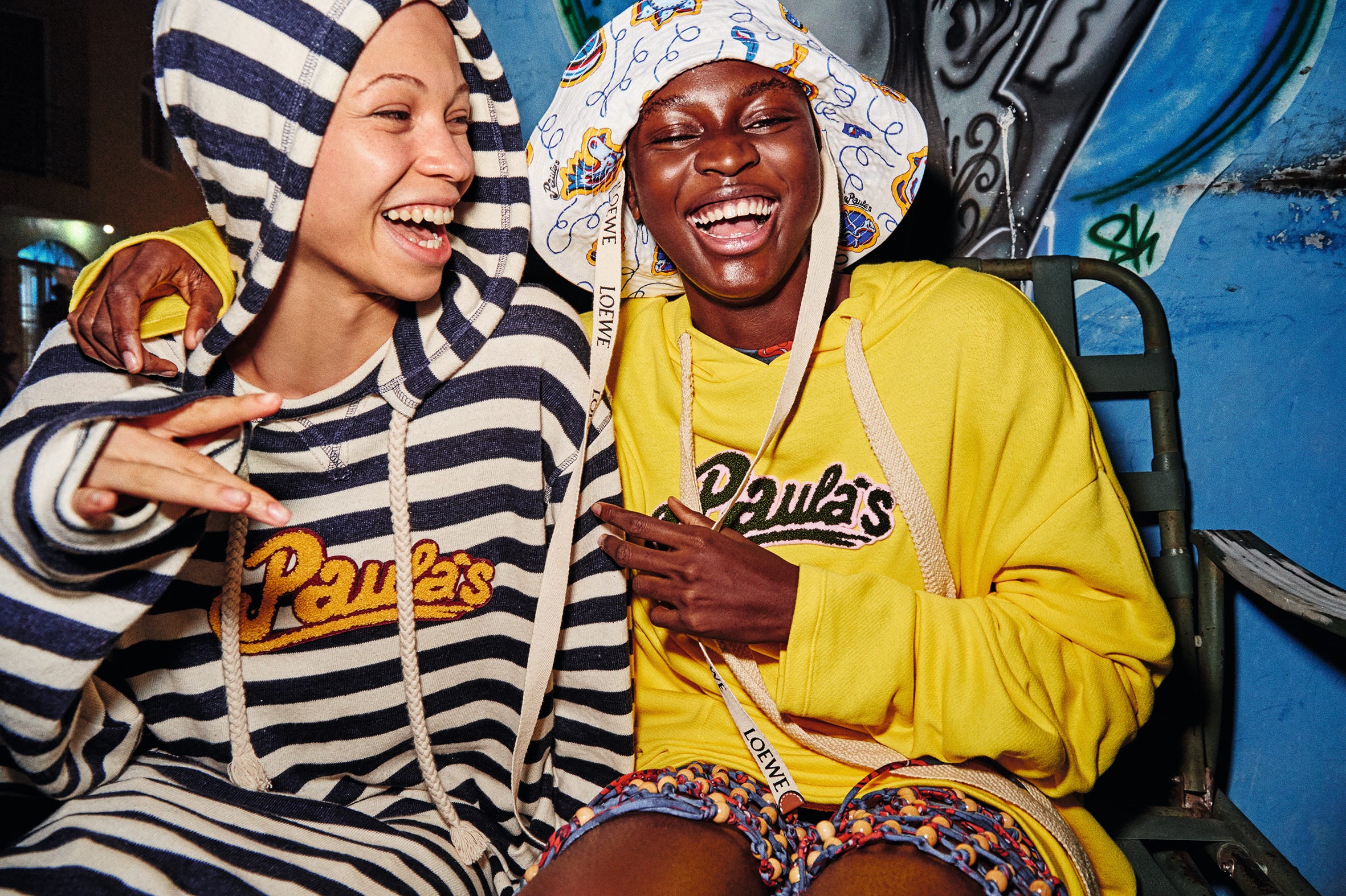 ロエベ」“パウラズ イビザ”コレクション、ジョナサン・アンダーソンが