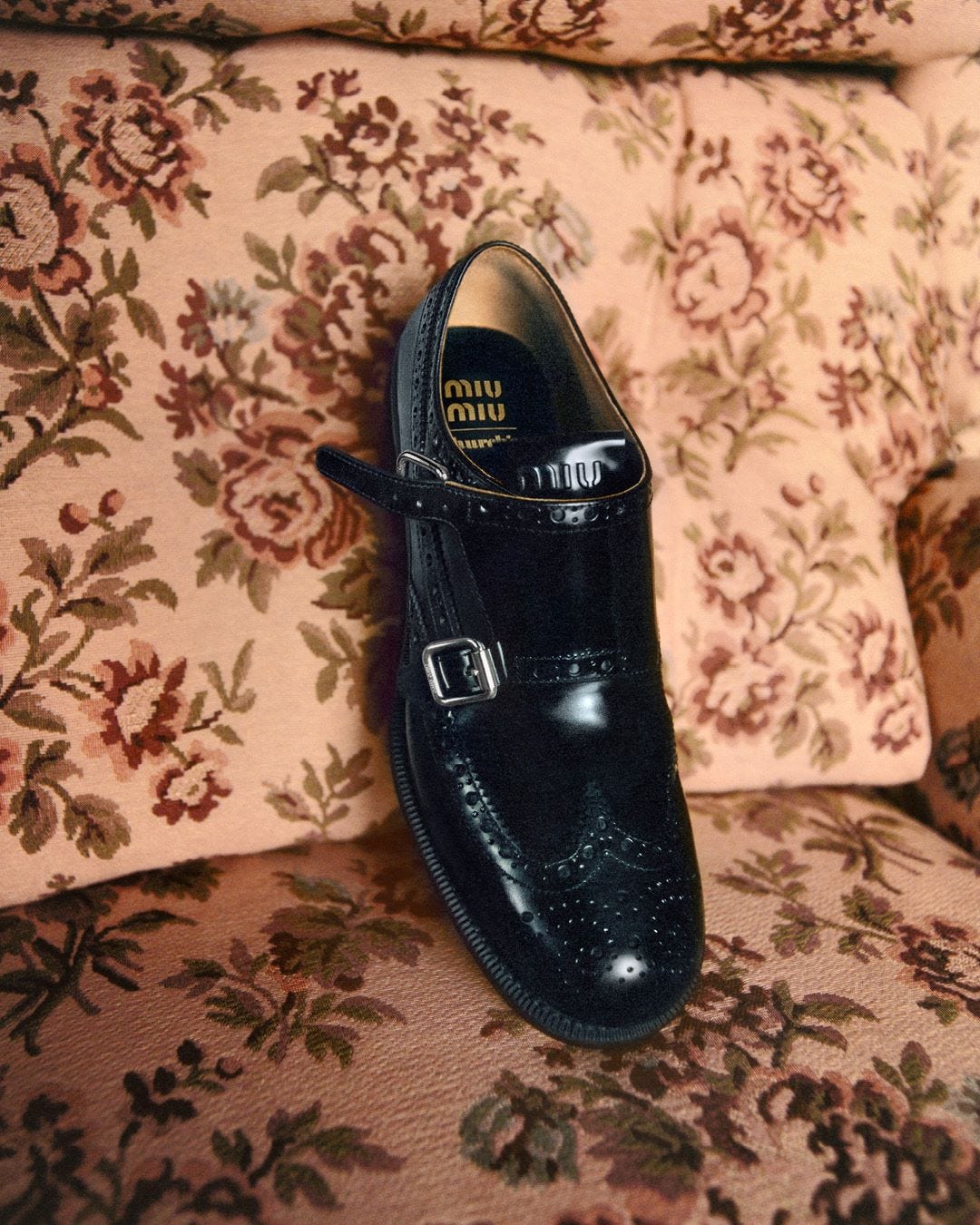 ミュウミュウがチャーチとコラボレーション！レースアップとダブル