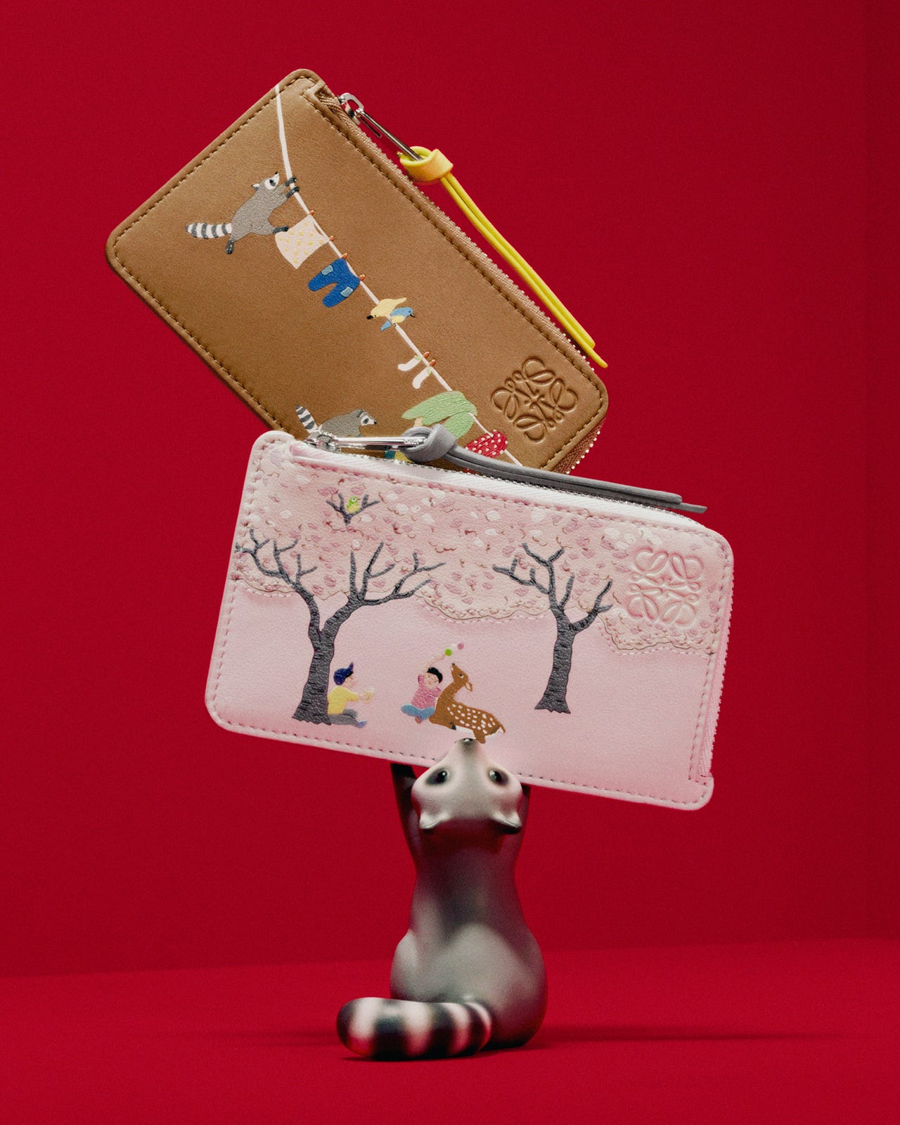 ロエベとスナ・フジタのコラボコレクションが発売！日本限定アイテムが