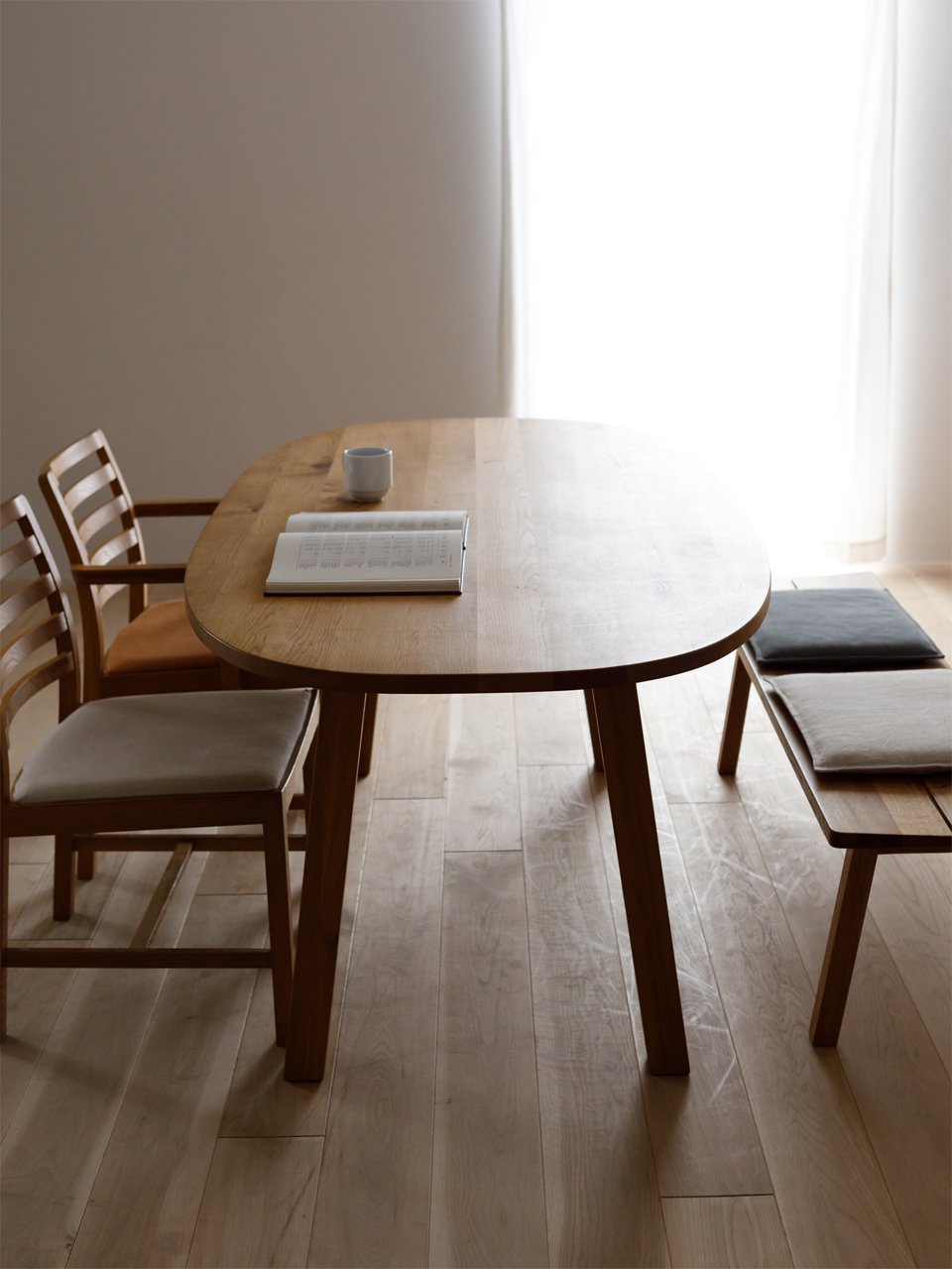 CORNICE オーバルダイニングテーブル - 広松木工