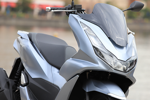 クラスを超えすぎ！ 原付二種／125ccスクーター新型『PCX』はどう