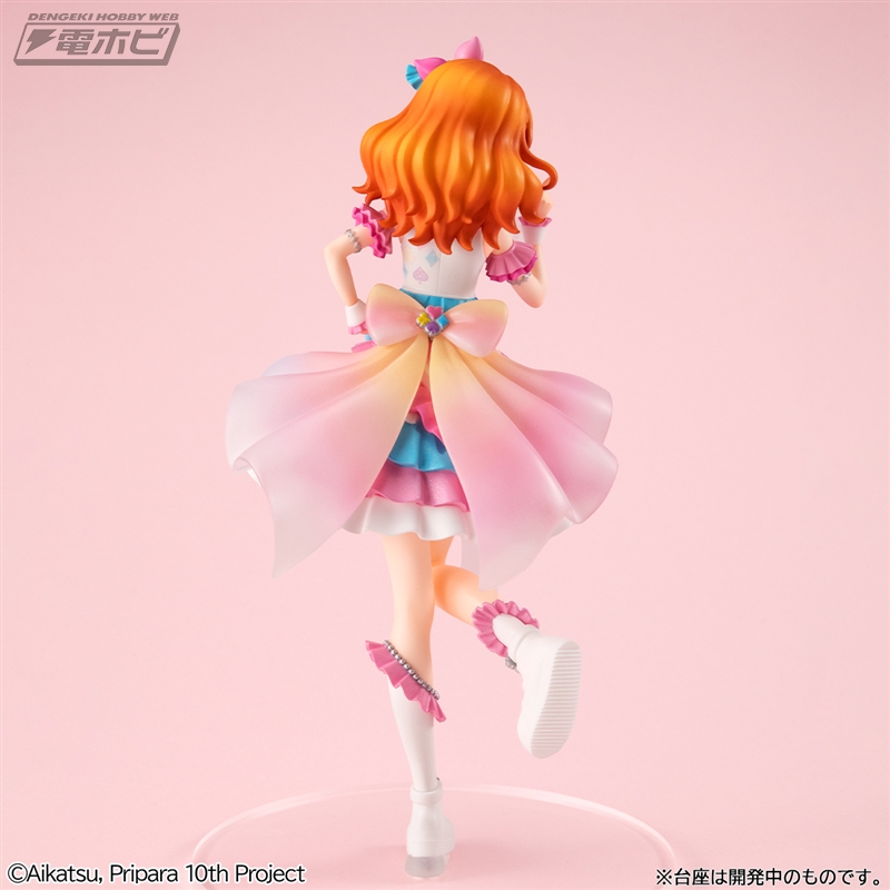 アイカツ！×プリパラ THE MOVIE』スターパラダイスコーデを身にまとっ