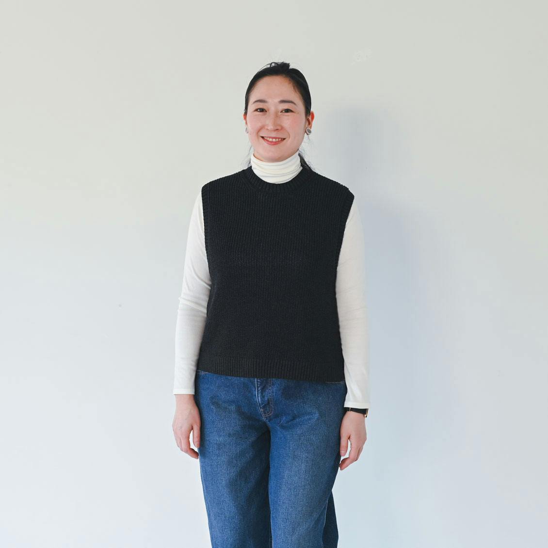 着用レビュー】ペーパーコットンの「オリジナルニットベスト」を4名の