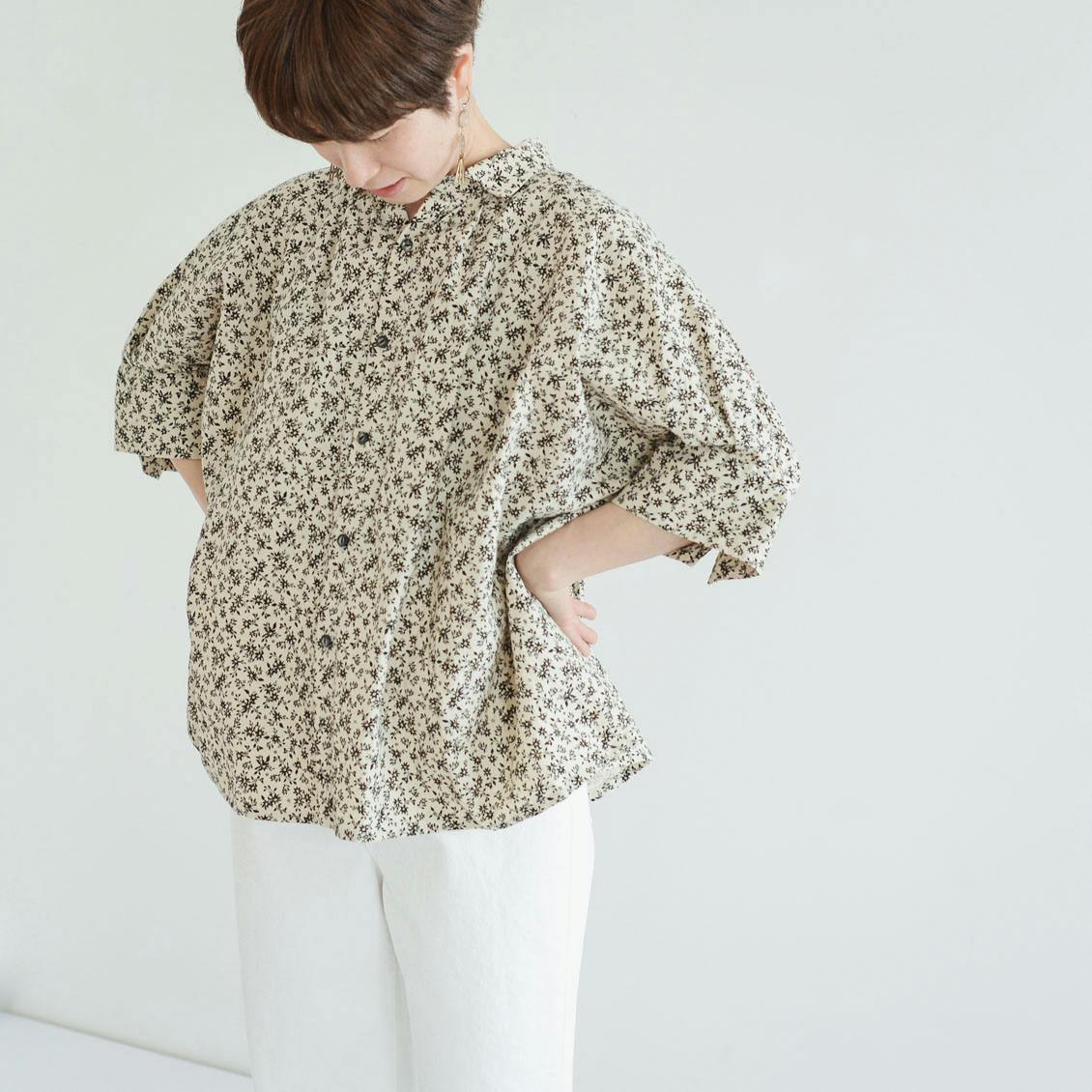 着用レビュー】大人がときめく小花柄！NOUVELLES DU PARADISのブラウス