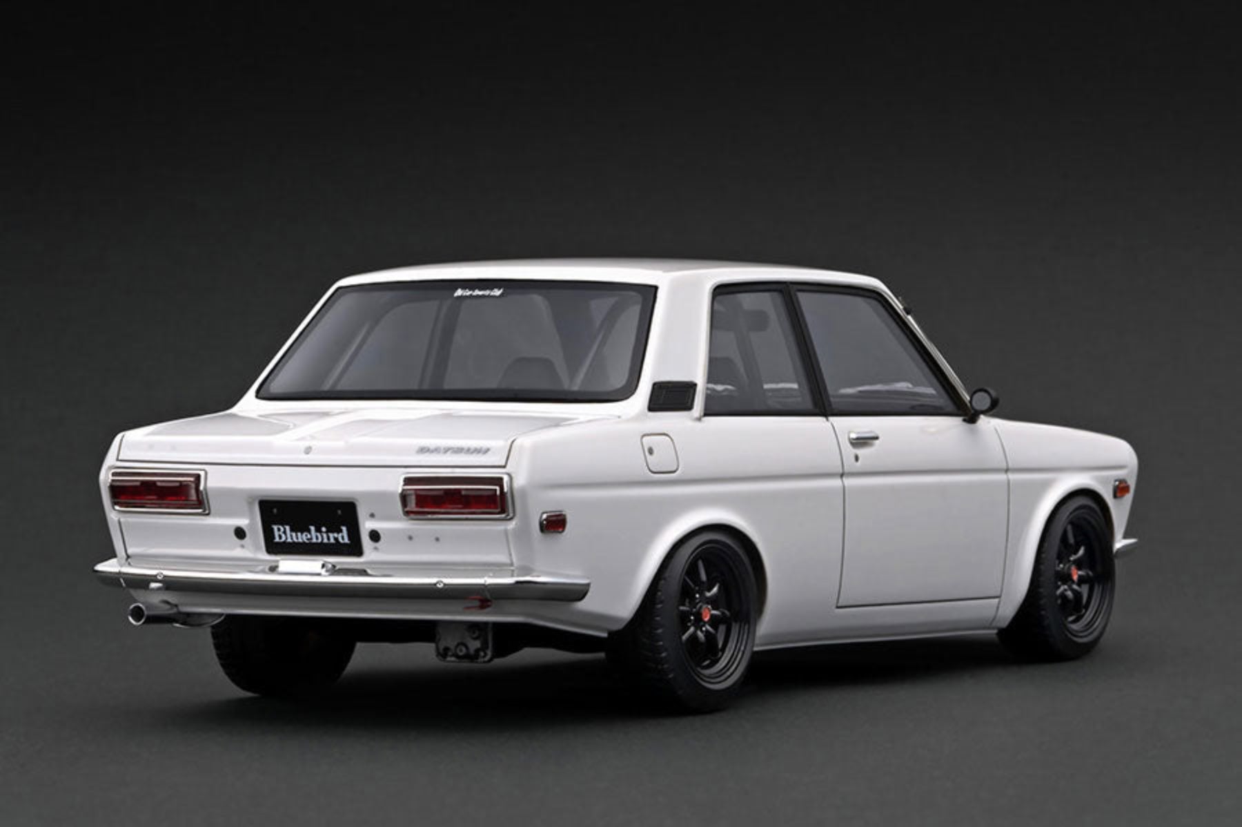 Preorder] Ignition Model 1:18 Datsun Bluebird (510) White With Mr