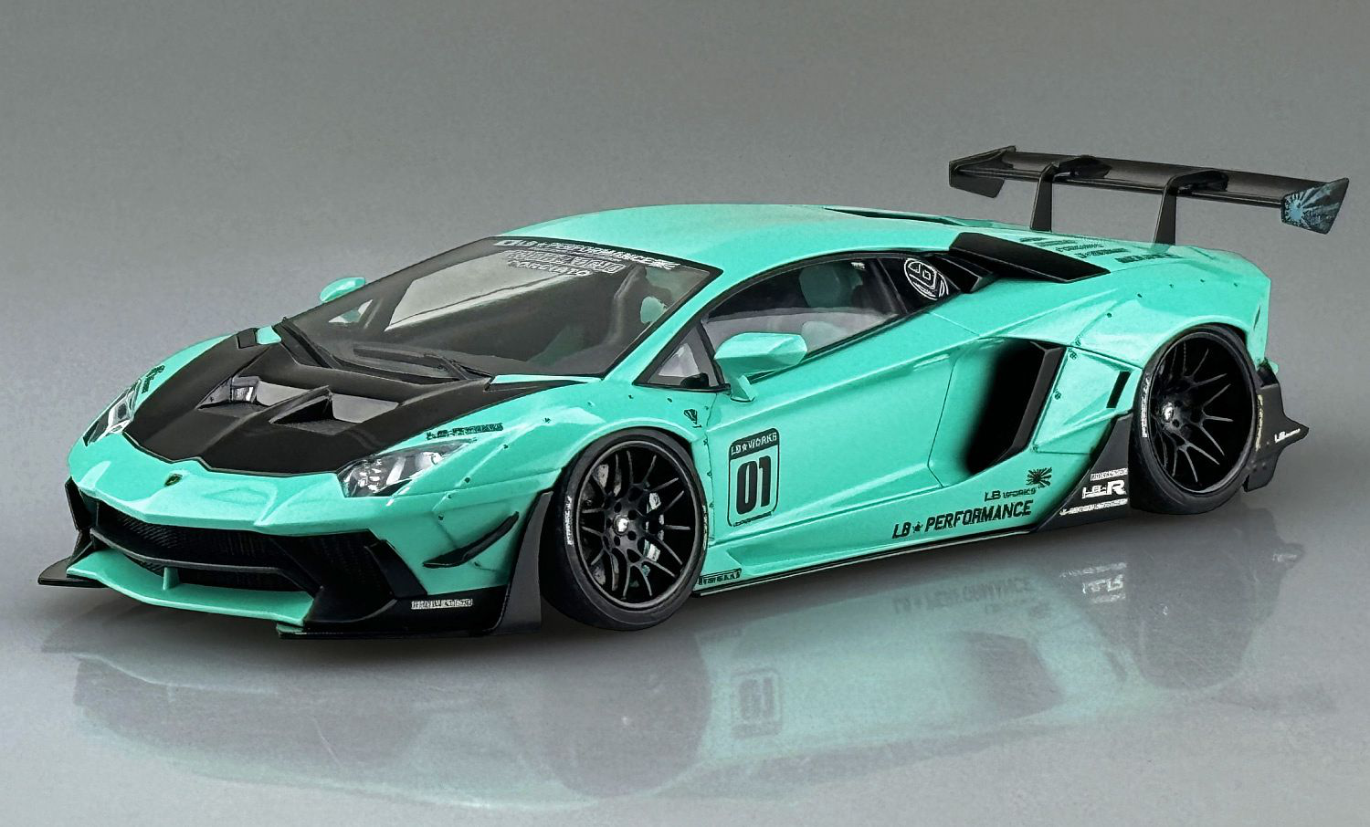 Aoshima 1/24 LB-Works Liberty Walk Lamborghini Aventador LBWK Ver