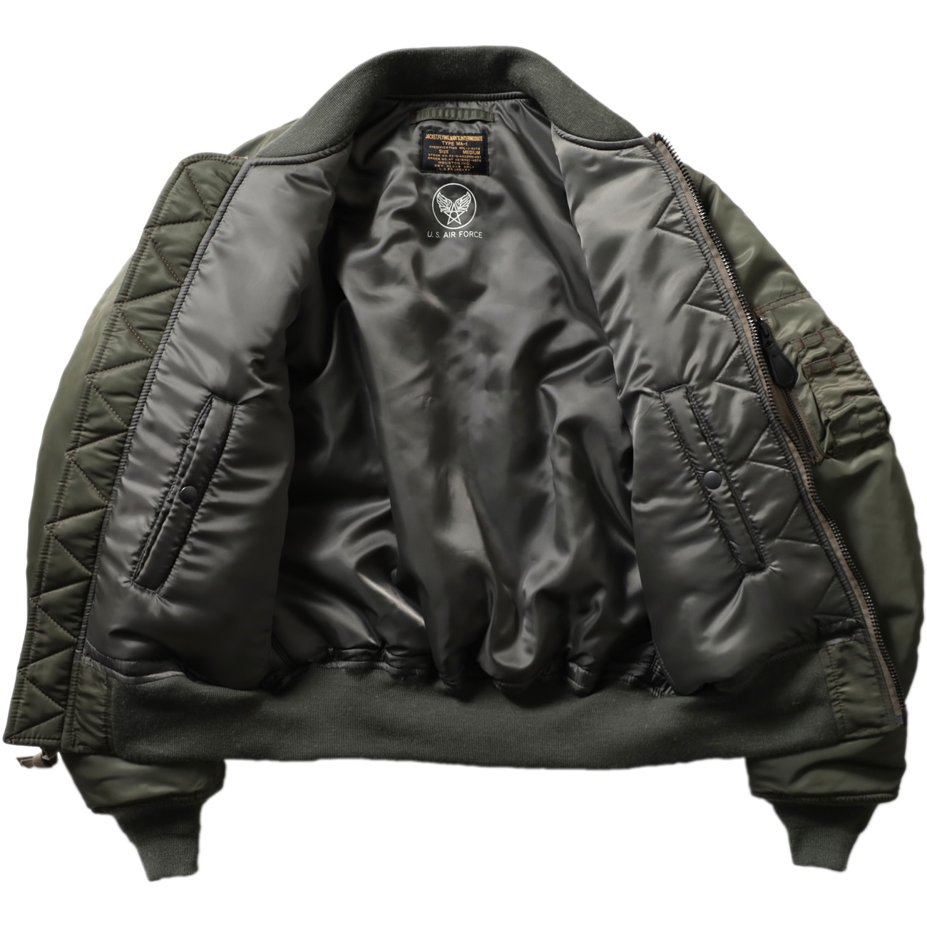 素材からディテールまでこだわり抜いた限定販売のスペシャルな『MA-1