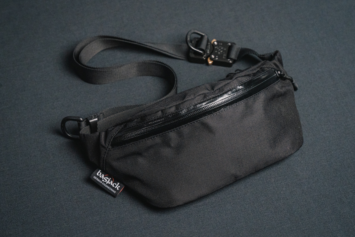 バッグジャック HUES別注コブラバックルヒップバッグ | HUES 福岡