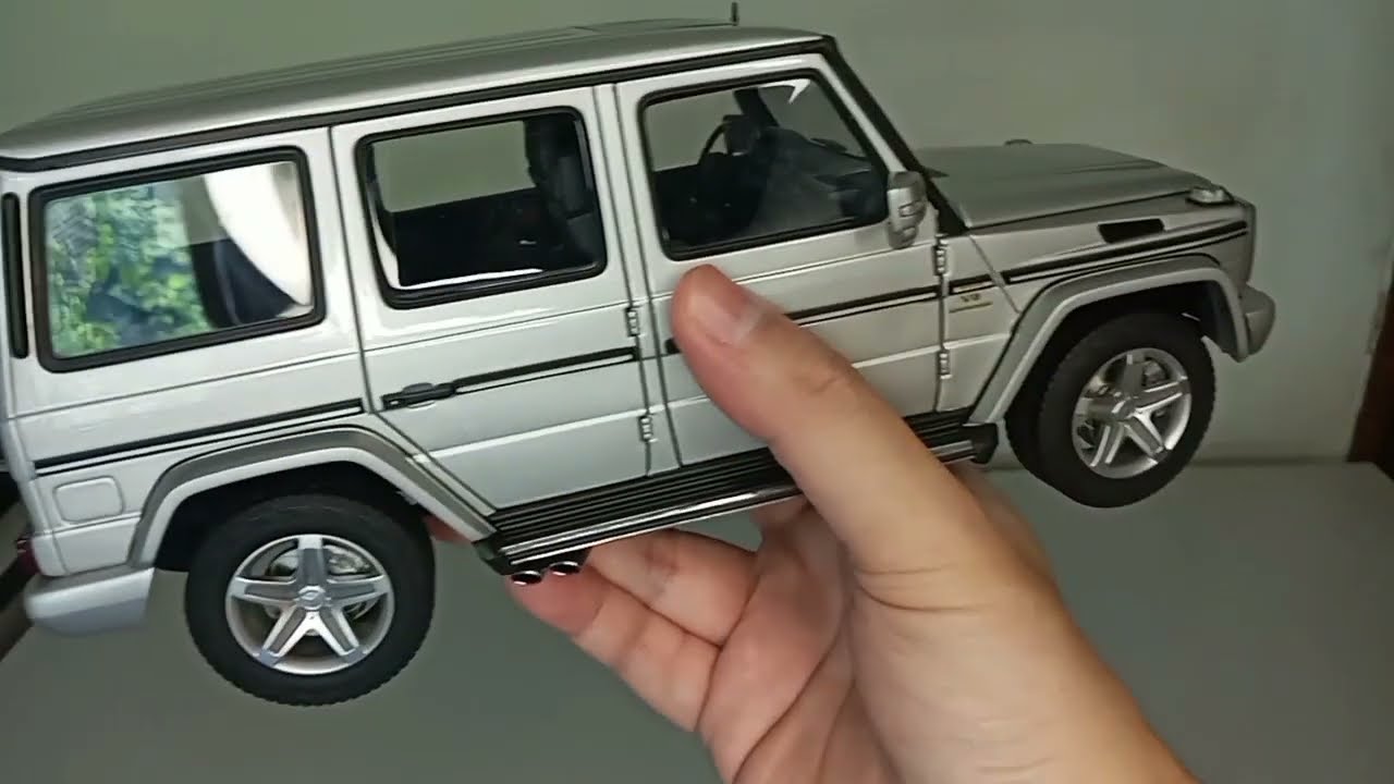 Mercedes Benz G55 AMG Autoart 1/18 W463 Silver (Unboxing) - YouTube