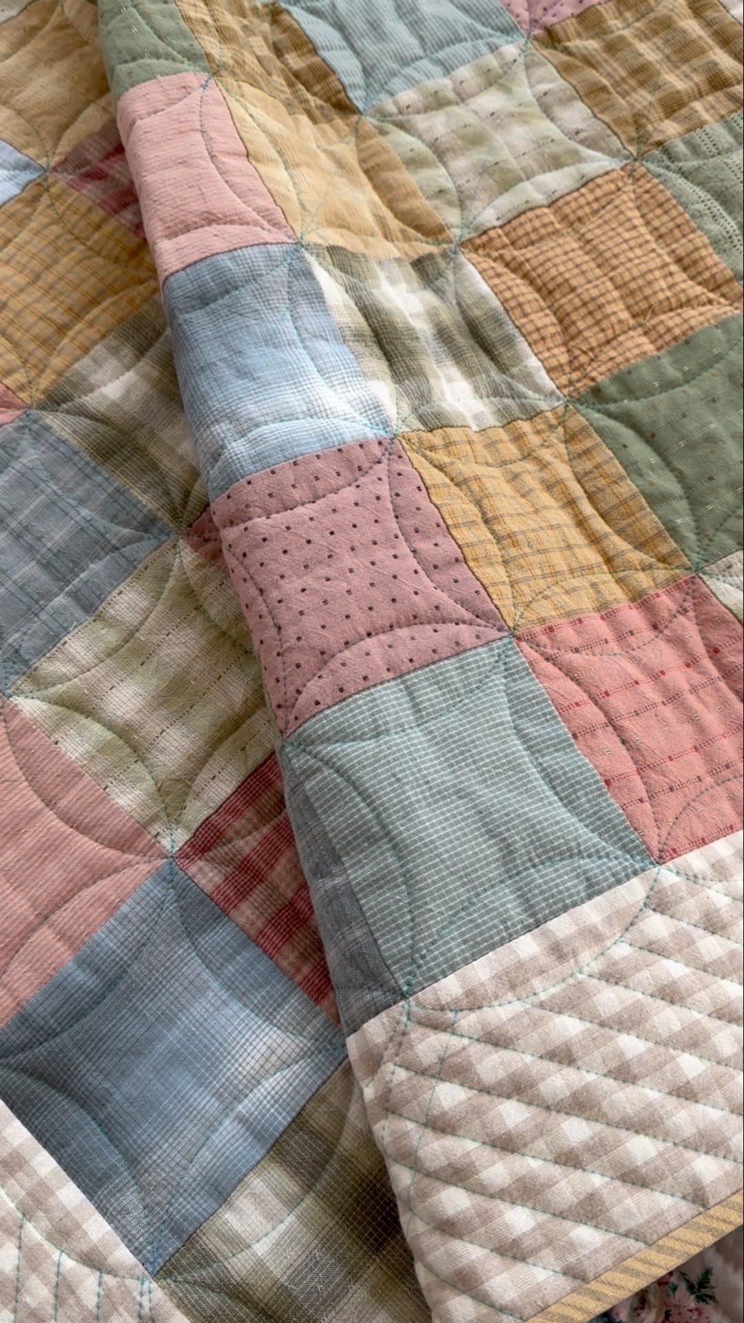 パッチワークキルト🤍Handmade Quilt Tutorial #shorts - YouTube