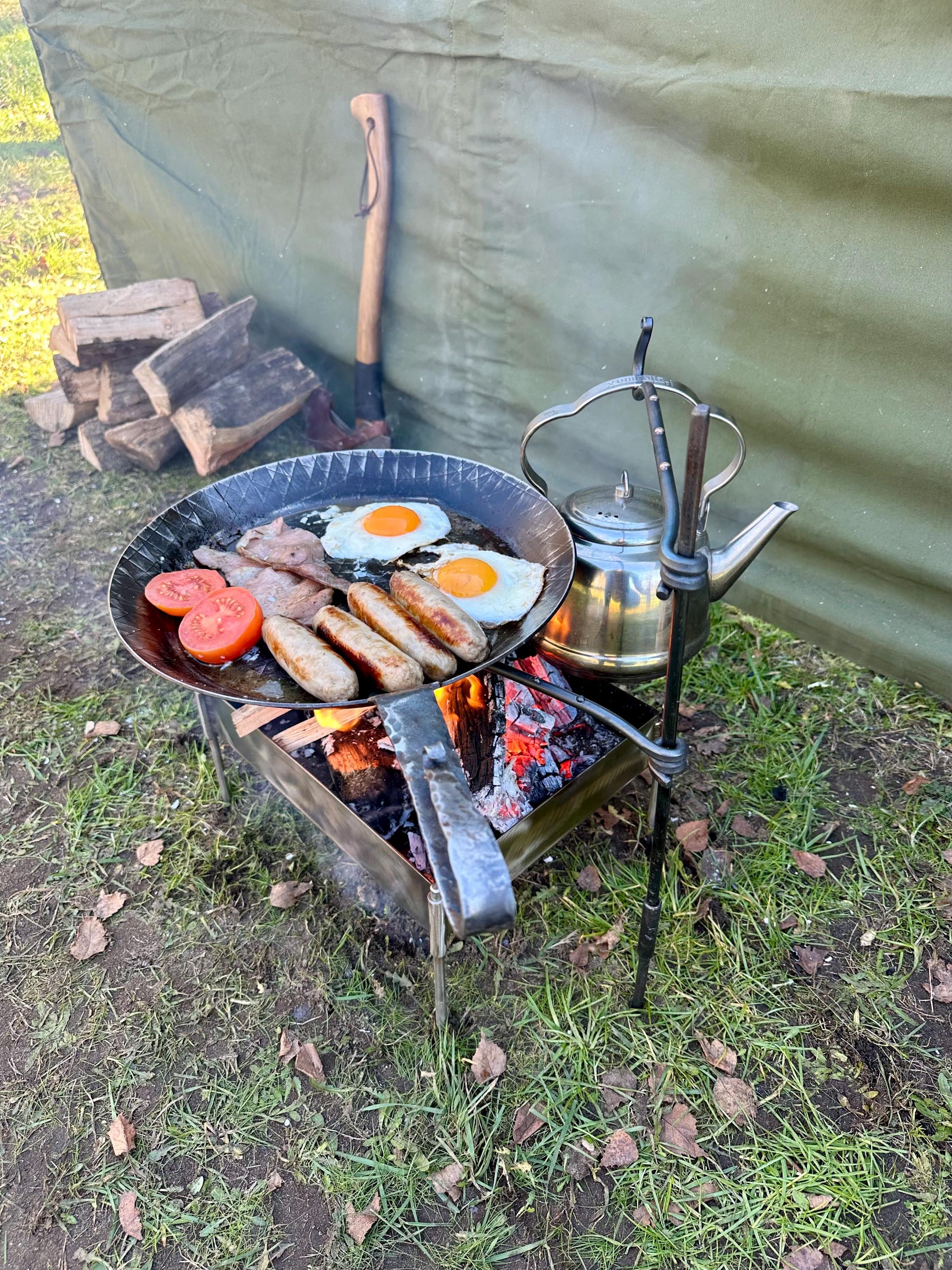 オリジナルパンミニファイヤーアンカー。アウトドア調理器具、ブッシュ