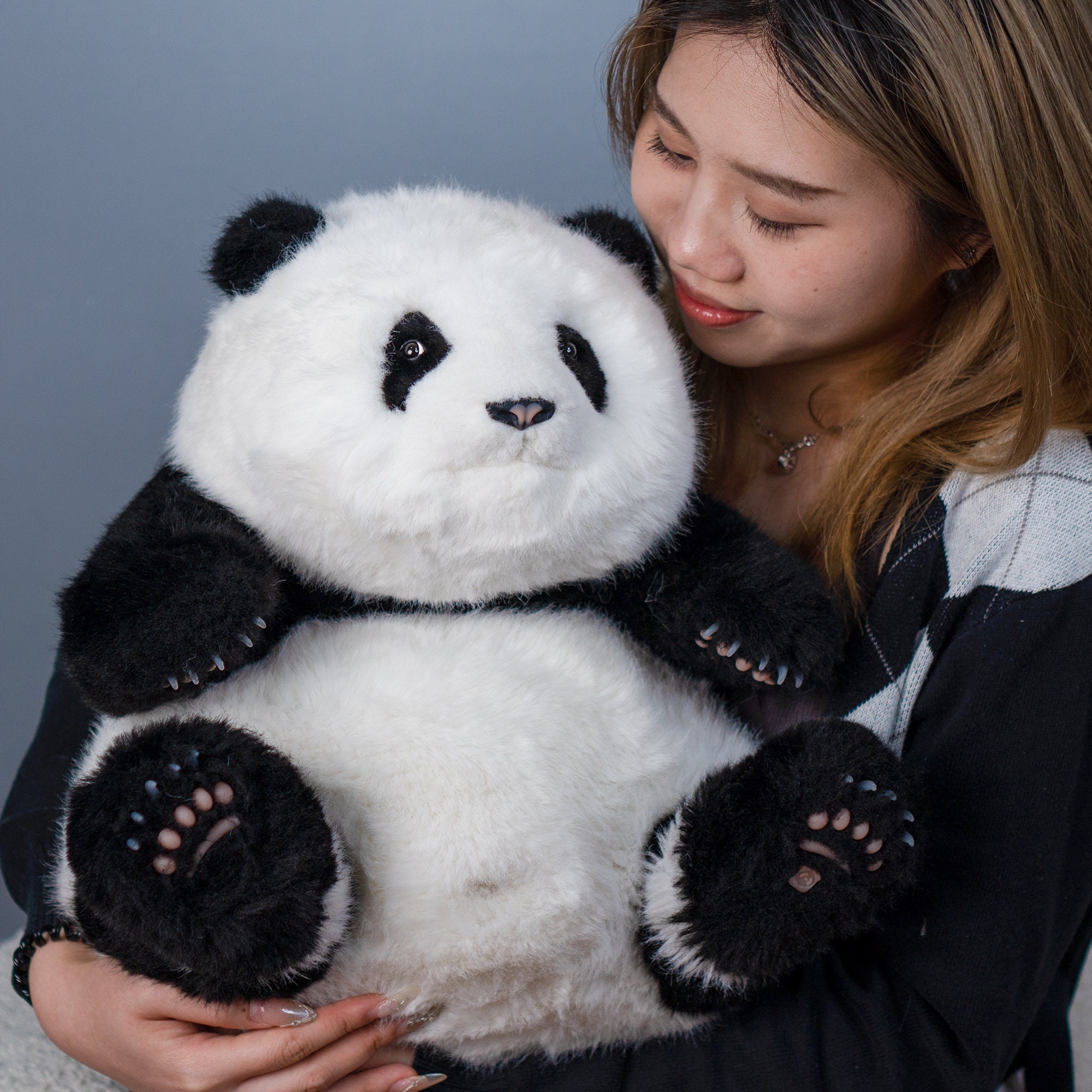 重みのあるぬいぐるみパンダ：リアルなHuaHuaコンパニオン - 4.6ポンド