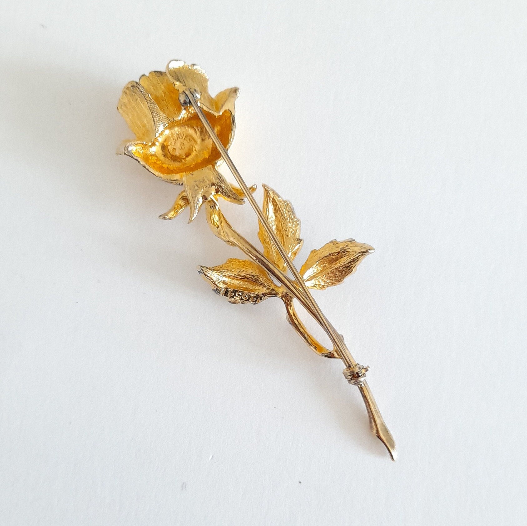 カルヴェン - クリスタル付きヴィンテージローズブローチ - Etsy 日本