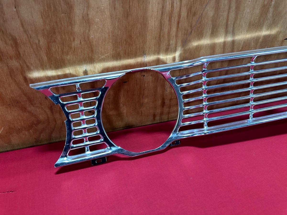 NOS 1964 FORD FAIRLANE GRILLE C4OZ-8200-A 64 FoMoCo SPORTS COUPE