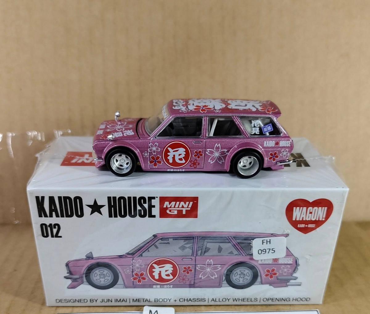Kaido House x Mini GT - Datsun 510 Wagon Hanami V1 Pink - KHMG012
