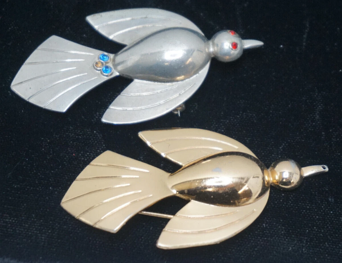 Pegasus Jewelry In Vintage Designer Costume Pins & Brooches for